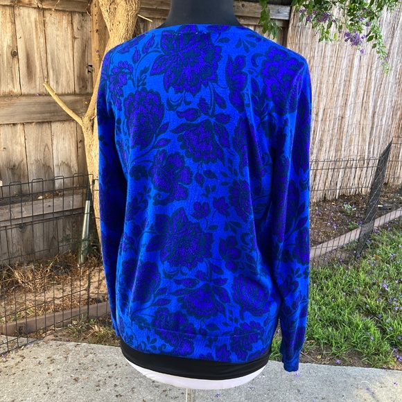 Eye Catching Blue Floral Cardigan - Picture 4 of 8